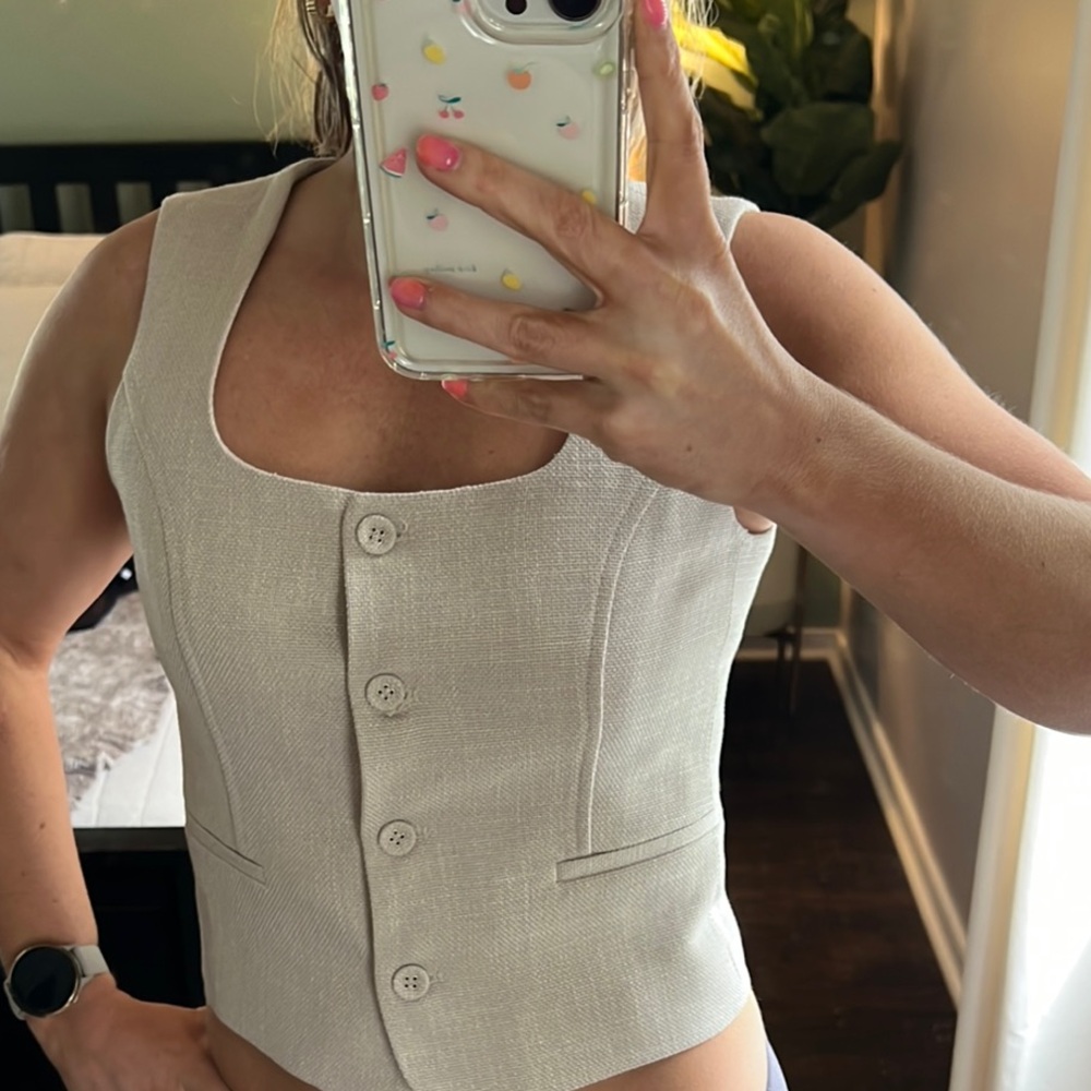 House of Harlow 1960 Cream Textured Vest